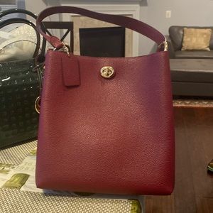Coach large coach turn lock bucket bag in mahogany